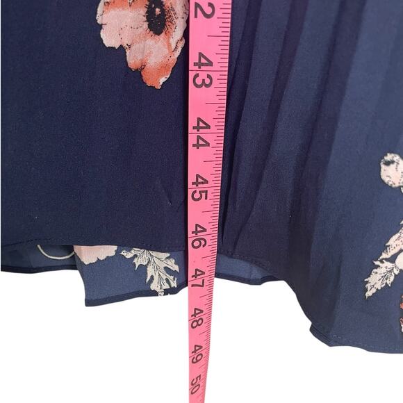 Vince Tossed Poppy V-Neck Pleated Midi Dress Size Large Effortlessly Chic Modern - Picture 14 of 16